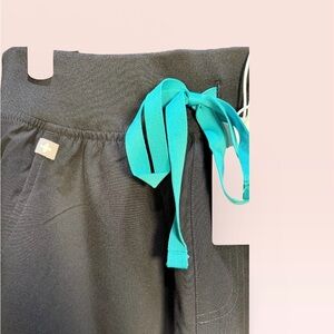 NWT✨Figs Black Joggers with Teal Tie Detail✨Figs XS